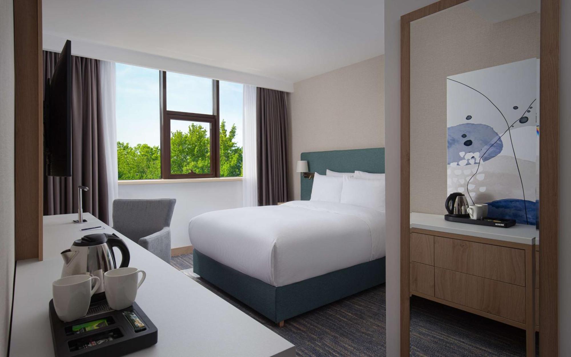 Doubletree By Hilton Shymkent Hotell Eksteriør bilde