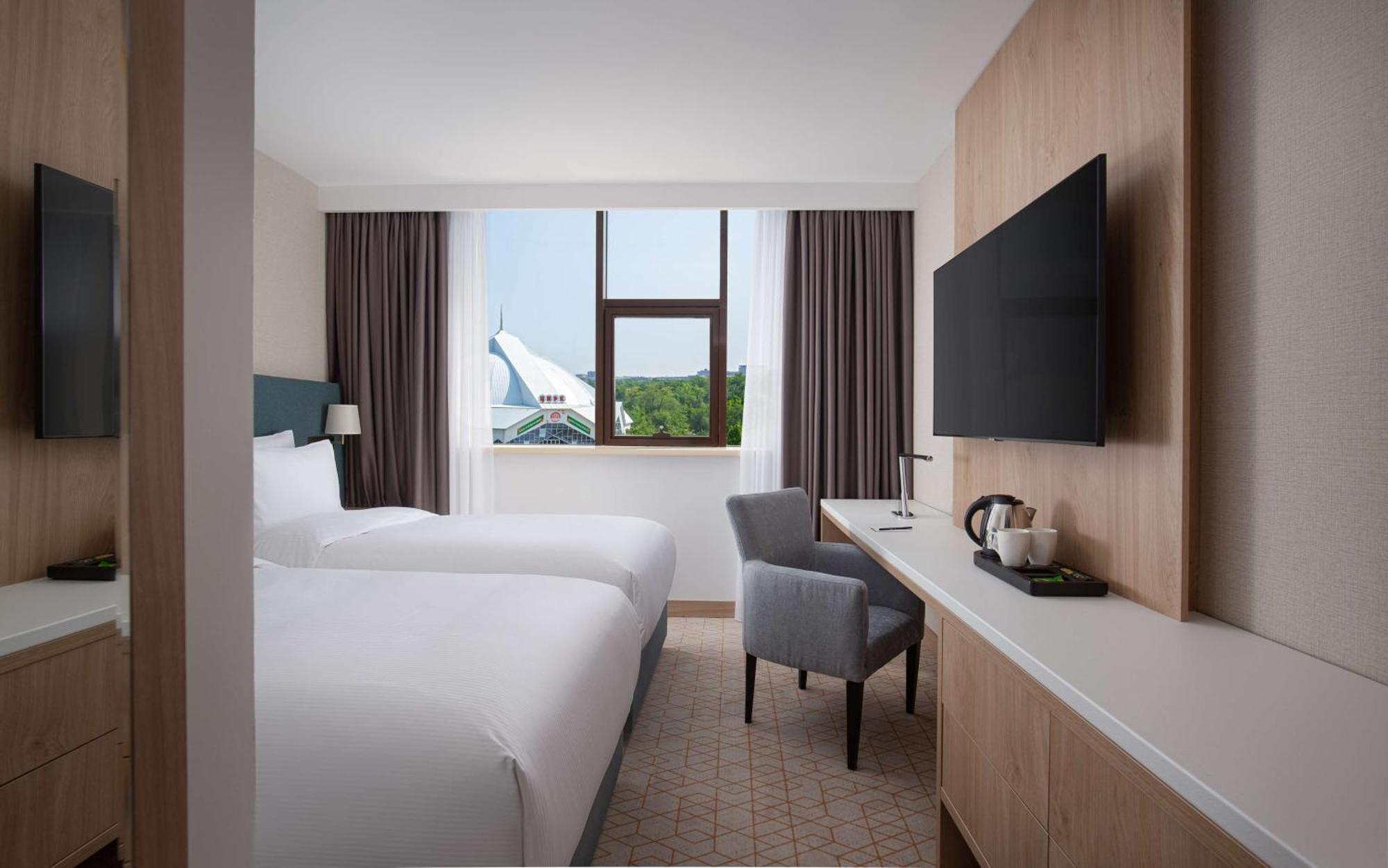 Doubletree By Hilton Shymkent Hotell Eksteriør bilde