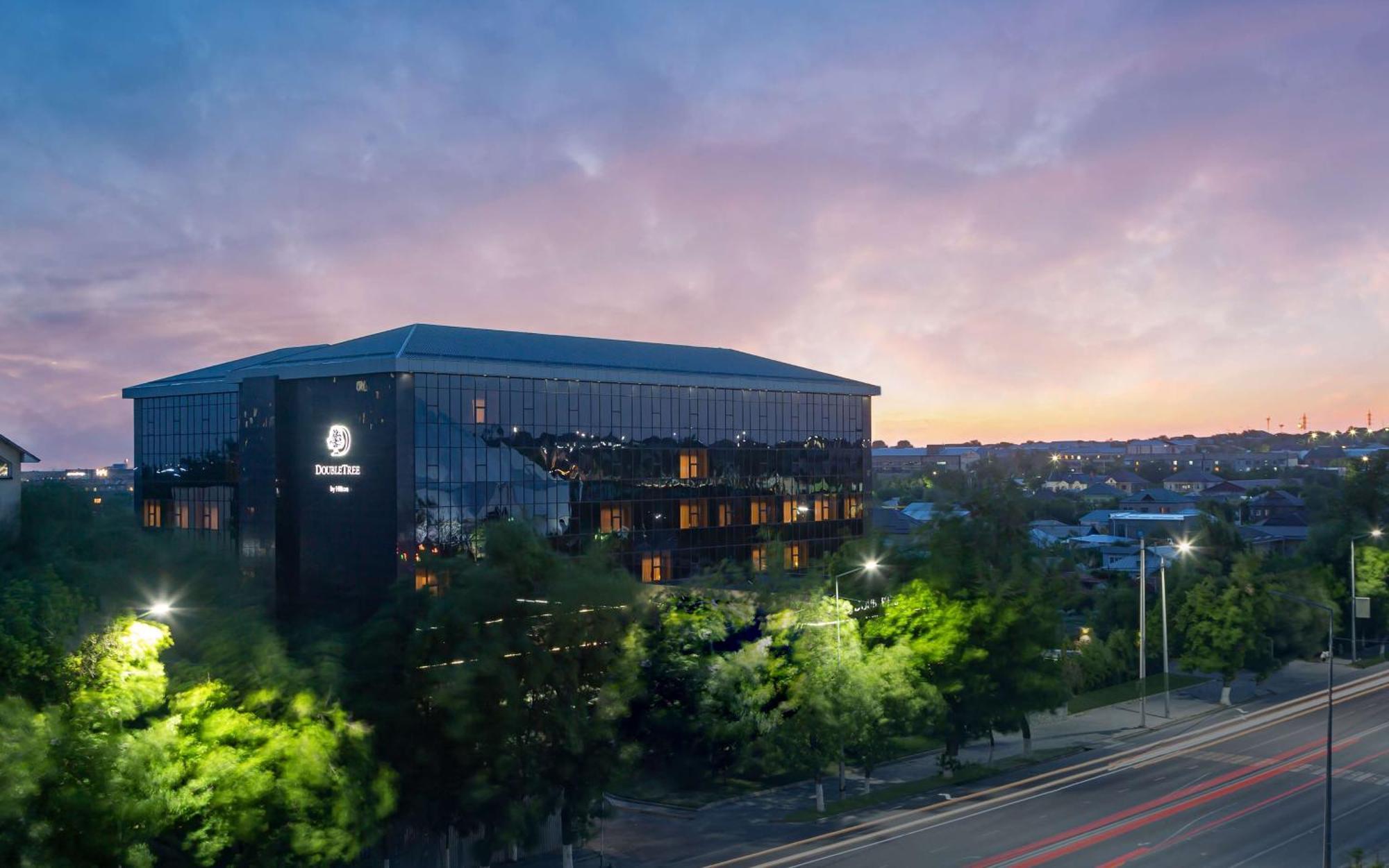 Doubletree By Hilton Shymkent Hotell Eksteriør bilde