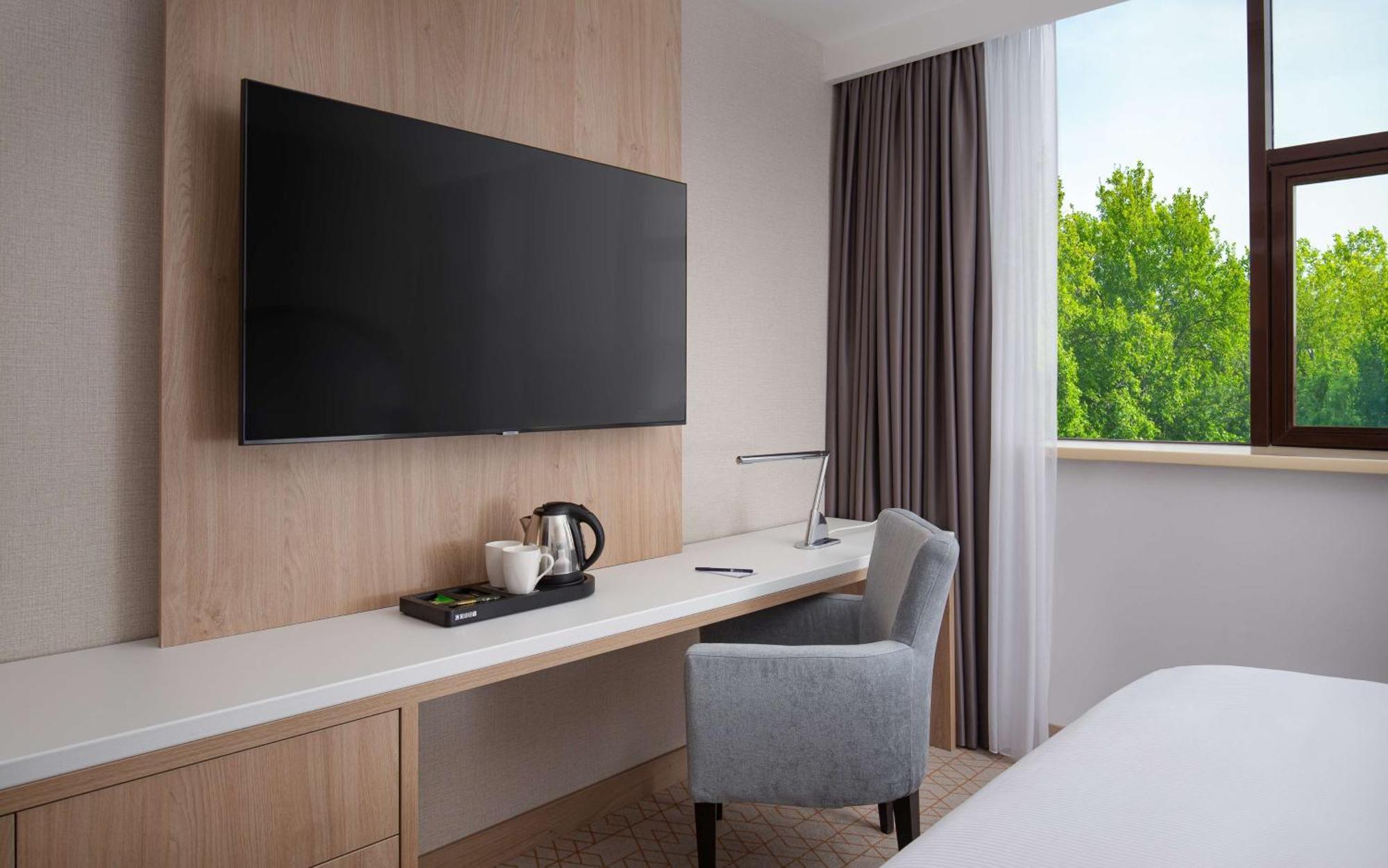 Doubletree By Hilton Shymkent Hotell Eksteriør bilde