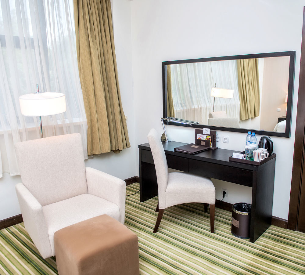 Doubletree By Hilton Shymkent Hotell Eksteriør bilde